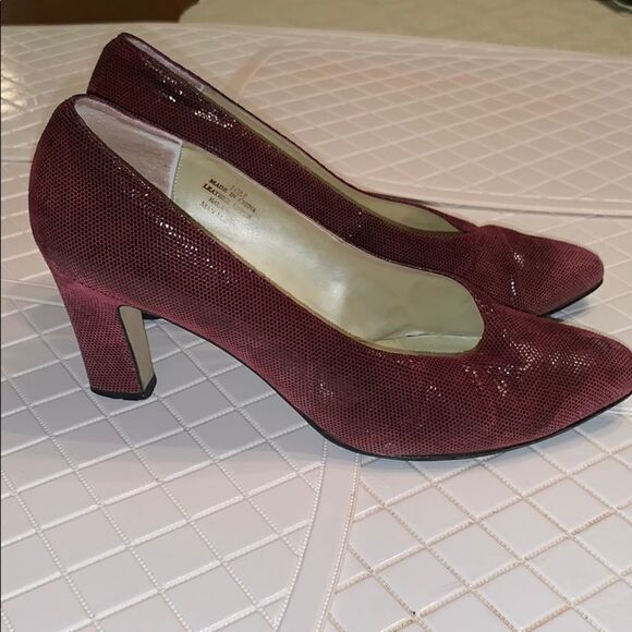 Vtg Andrew Geller "Wendy" wine colored caviar heels - Picture 3 of 7